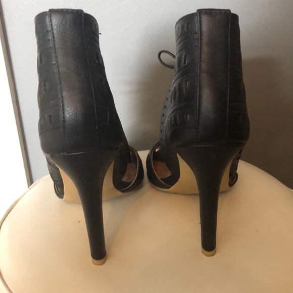 ⭐️Host Pick⭐️Ankle heel - Picture 3 of 6